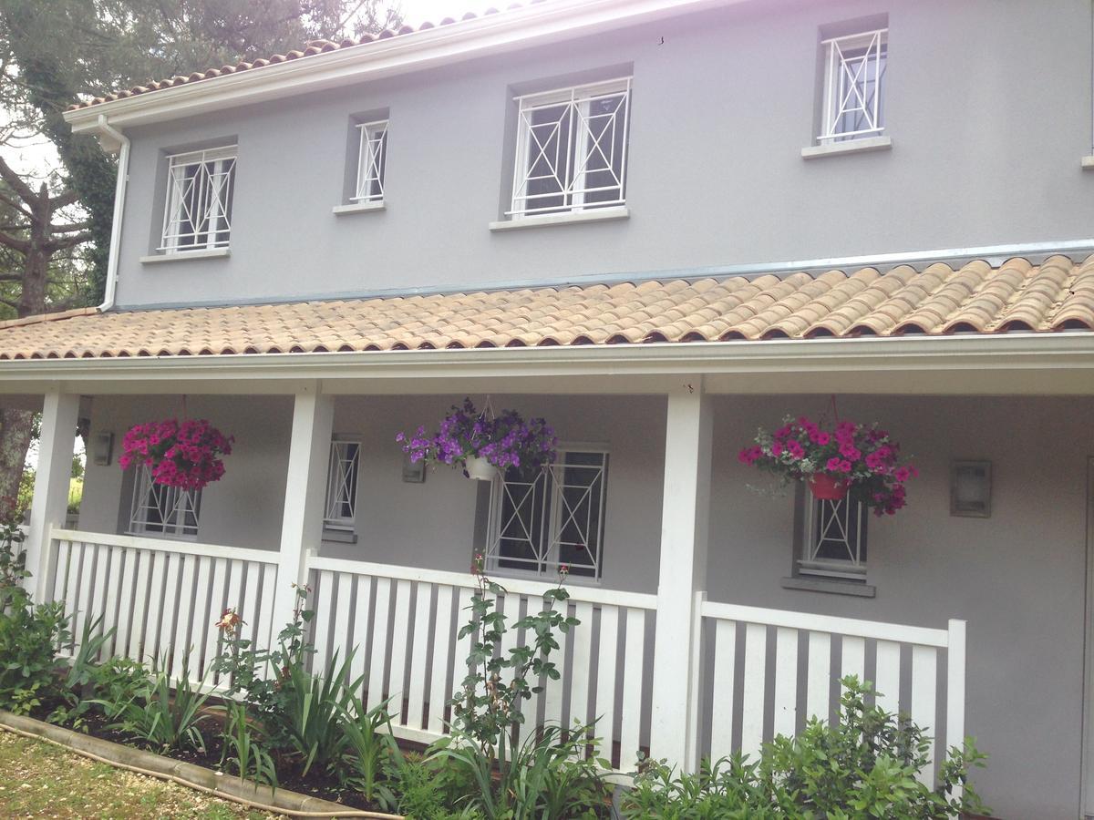 Domaine De Giron Bed & Breakfast Moulis-en-Medoc ภายนอก รูปภาพ