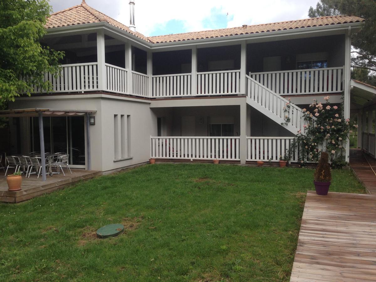Domaine De Giron Bed & Breakfast Moulis-en-Medoc ภายนอก รูปภาพ