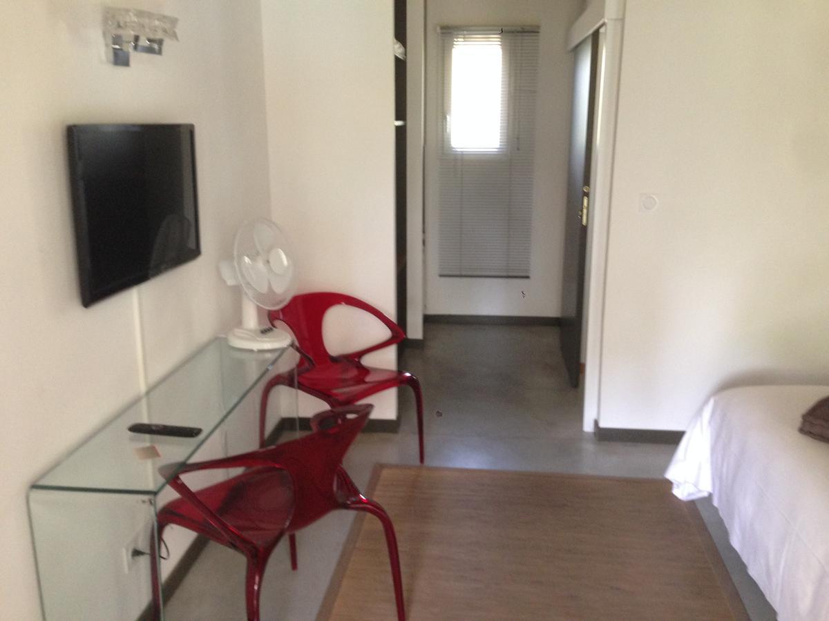 Domaine De Giron Bed & Breakfast Moulis-en-Medoc ภายนอก รูปภาพ